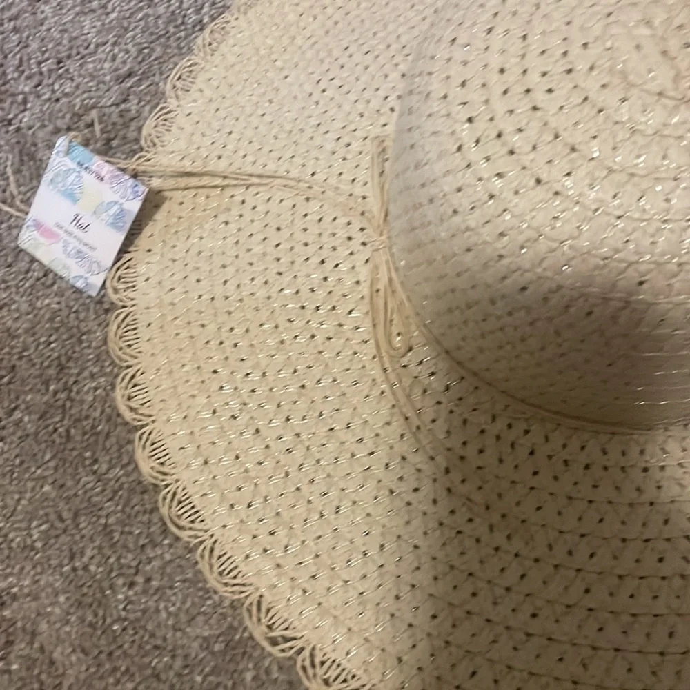 New cream sun scalloped cottage style beach hat